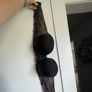 Strapless bra with removable straps